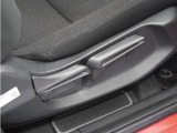 ◆シートハイトアジャスター◆運転席を上下に高さ調節ができます!運転ポジションを体格に合わせてシート調整できます。