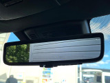 【デジタルインナーミラー】後席の大きな荷物や同乗者で後方が確認しづらい時でも安心!カメラが撮影した車両後方の映像をルームミラー内に表示。クリアな視界で状況の確認が可能です!