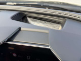 【オプション】ヘッドアップディスプレイ(フロントウィンドに運転に必要な情報が映し出されます)