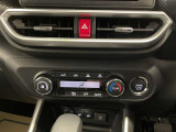 オートエアコン♪お好みの温度に設定するだけで車内を快適空間にしてくれますよ♪