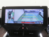 パノラミックビューモニター搭載。カメラで車両周囲の状況を映し出すため、狭い場所での駐車などに役立ちます。