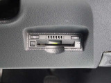 高速道路上に設置されたITSスポットと双方向通信を行うETC2.0ユニットは、ETC機能に加え、安全運転をサポートする交通情報を提供します。