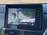 インテリジェント アラウンドビューモニター。クルマのまわりや目が届きにくいところも、大きい画面でしっかり確認できるので安心。