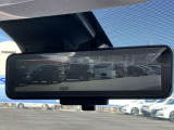 インテリジェント ルームミラー、車両後方のカメラ映像をミラー面に映し出すので、車内の状況や、天候などに影響されずいつでもクリアな後方視界が得られます。