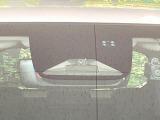 【ホンダセンシング】走行中に前方の車両等を認識し、衝突しそうな時は警報とブレーキで衝突回避と被害軽減をアシスト。より安全にドライブをお楽しみいただけます。