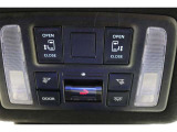 スライドドアの開閉は、ドアハンドルはもちろん運転席からのスイッチ操作でも可能です。お子様の送迎時の乗り降りも一段と楽になります。