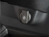 ◆アクセサリーソケット◆ドラレコの電源やスマートフォンの充電等に使用できる便利な電源ソケット!使いやすい場所に装備されています。