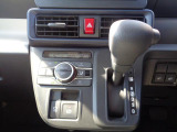 車内の温度を一定にするオートエアコンです。