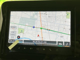 道路や周辺施設を地図上で確認でき、現在地を把握しながら目的地までの道順を確認できます。表示情報が画面内にまとまっているため、行き先の確認やルート設定にも便利です。