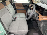 運転席は明るく、視界も良好で快適な運転を実現致します。また、小回りがきくので、細い道でも楽々走行可能です。