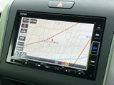 地図を画面いっぱいに表示でき、道路や周辺の情報を確認しやすいナビ画面です。現在地を把握したいときや目的地までのルートを確認したいときに役立ちます。