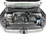 Volkswagenを知り尽くしたスペシャリストが隅々まで整備、各モデルの情報がインプットされた専用テスターで過去の細かな不具合を確認。モデルごとや部位ごとに専用スペシャルツールを用いて整備します