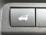 【パワーバックドア】スマートキーや運転席のボタンを押すだけでリアゲートが自動で開閉します!荷物を持っている時や、高い位置にあるバックドアを閉める際に便利な機能です♪