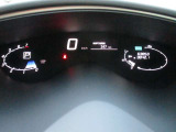 大型で見やすいメーター!!エコ運転支援にもなる燃費計が表示される車両情報ディスプレイ☆各システムの作動状況など、様々な情報を表示します!また、メーター内で各種装備の設定や、車両設定の変更が可能です♪