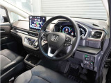 ◆視界広々で非常に運転しやすくロングドライブでも疲れを感じさせないすっきりとまとまったインパネ周りです。