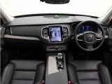 Google搭載/ETC2.0/360度カメラのフルセット搭載。9インチ・タッチスクリーン式センターディスプレイと、モード選択式の12.3インチデジタル液晶ドライバー・ディスプレイを装備。