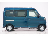 県内13店舗にて常時500台以上ダイハツ車を展示中です。見て、触って、納得のいく一台をぜひ見つけてください。