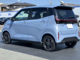 車線逸脱防止支援システム,車両が車線をはみ出す可能性がある場合に警報音と警告表示と共に車線内に戻すようにハンドル操作をサポートしてくれます。
