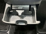 欲しいときにワンタッチで出せるドリンクホルダー★普段はすっきり収納できます★