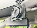 【ドライブレコーダー】ドライブレコーダー装備!走行中はもちろん、あおり運転や事故に遭遇した際、映像で記録し、万一のリスクに備えます。※記録用SDカードはお客様ご自身でご準備いただく必要があります。