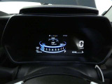 とっても見やすいメーターです。夜間時はラグジュアリーな気分にさせてくれる照明が魅力ですので、夜のドライブも楽しみになりますよ♪