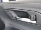ドライビングポジションを記憶させ、運転する人が代わってもすぐに自分のポジションを呼び出せます。