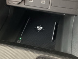 スマートフォンの充電ができるワイヤレス充電器が付いてます☆