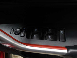 運転席から左右のドアミラーの開閉が可能です♪駐車場でのドアミラーの折り畳みが簡単です♪
