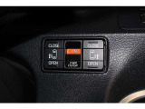 両側電動スライドドア開閉スイッチ。運転席から操作出来ます。