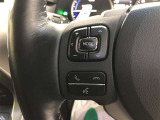 【ステアリングスイッチ】前方から目を離したり、ステアリングから手を離すことなく、手元のスイッチで様々な操作が行えます。