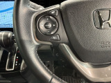 ステアリングにオーディオ操作スイッチが付いています。オーディオ画面に直接タッチしなくても操作が出来ますので、運転に集中できます。