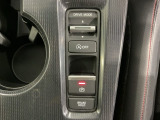 パーキングブレーキは指一本で操作可能な電子制御パーキングブレーキを採用しています。