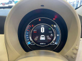 振るデジタルメーターとクロームリングの組み合わせでの演出は小型車だからという妥協点は存在しません