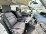 運転席シート廻りは使用感も少なく、良好な状態となっています。前オーナー様が丁寧に使っていたことがよくわかりますね。