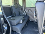 2列目シートを倒すことによってラゲージスペースが広がり、長い荷物も積みこむことができます!