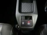 電動パーキングブレーキを搭載。スイッチ操作でパーキングブレーキを作動・解除することが可能ですので、操作の力が不要ですよ♪