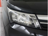 夜間の視認性に優れているLEDヘッドライトです!バルブ切れや消費電力も少なく、優秀なライトです!車種・グレードによっては自動ハイビームも付いてます!
