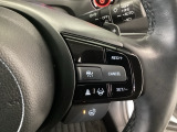 【アダプティブ・クルーズ・コントロール】予め設定した車速内でクルマが自動的に加減速。 前走車との適切な車間距離を維持しながら追従走行し、高速道路でのドライバーの疲労を軽減してくれる嬉しい機能付♪