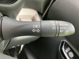 操作しやすい位置に配置されたウインカーレバー。直感的に操作でき、安全運転をサポートします。オート機能も便利です。