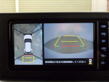 パノラミックビューモニター付きです。車両を上から見たような映像をディスプレイオーディオ画面に表示。運転席からの目視だけでは見にくい、車両周辺の状況をリアルタイムでしっかり確認できます。