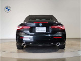 BMWはダウンフォースにより、車両を安定させるため、車の底は平らな造りとなっております。BMWの走行性能に対するこだわりはこういったところにも御座います。