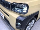 【LEDヘッドライト】悪天候や夜間走行時も良好な視界を確保し安心して運転できる高輝度LEDヘッドライトを装備!点灯速度が早く、消費電力も抑えられています。