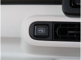 【USBポート】オーディオ/充電用と使い分けが出来てとっても便利です。