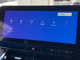FM・AMやテレビ、Bluetooth、USBなど、画面上で選べる音源が確認できます。お好みや利用シーンに合わせて項目を選びやすく、車内での時間を便利に過ごせます。