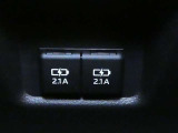 USB充電ポートです。車内でスマホなど電子機器の充電が可能です♪