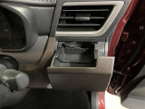 運転席と助手席には、回転式のインパネカップホルダーが装備されています。
