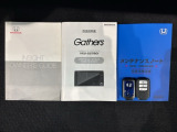 スマートキーは鍵をバッグに入れたままでもドアロックの開閉やエンジンのON・OFFができます。夜間や雨の日も鍵を探さなくて良いので便利です。