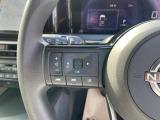 ステアリングスイッチ装備☆ナビやインフォメーションディスプレイが目線をずらさず簡単に操作できます♪