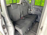 後部座席も気になるようなキズ・汚れやへたり等、大きなダメージはなく、良好な状態です。