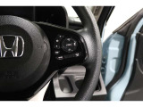 Hondaセンシングの機能のひとつ、アダプティブクルーズコントロール付!アクセルから足を離しても設定したスピードと前車との車間を保ち走行してくれます!車線維持もアシスト☆高速道路で疲労軽減ですね☆